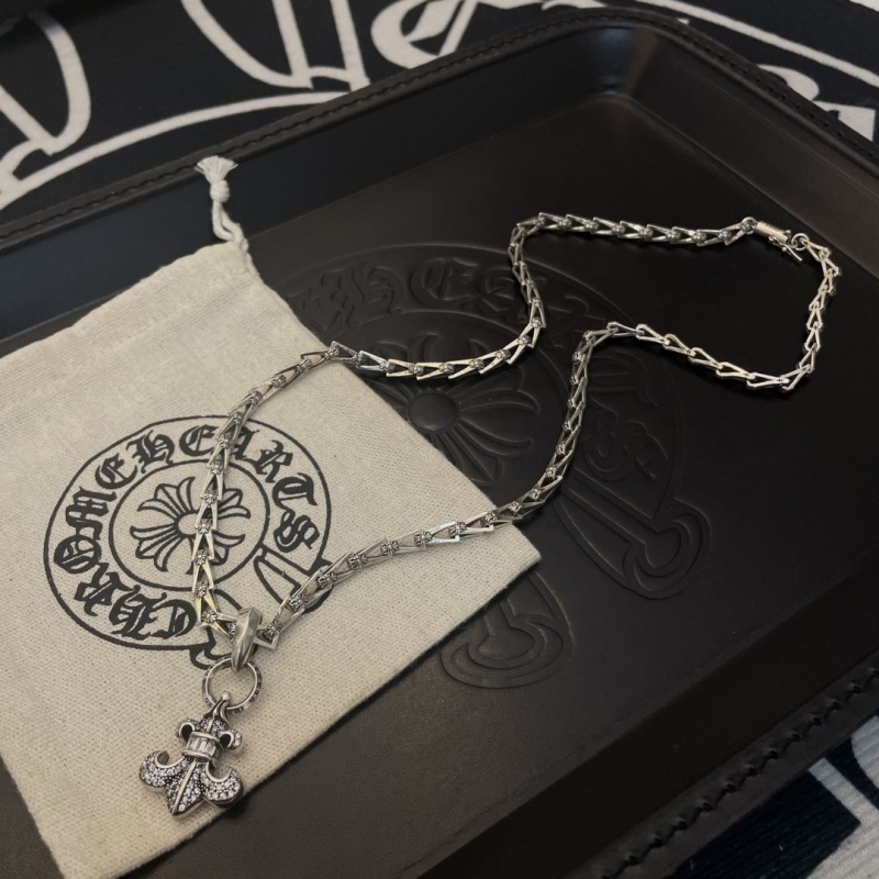 Ch*0me He**ts necklaces